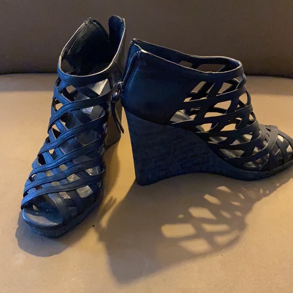 BCBG Max Azria Wedge Sandals sz 6 - Picture 2 of 5